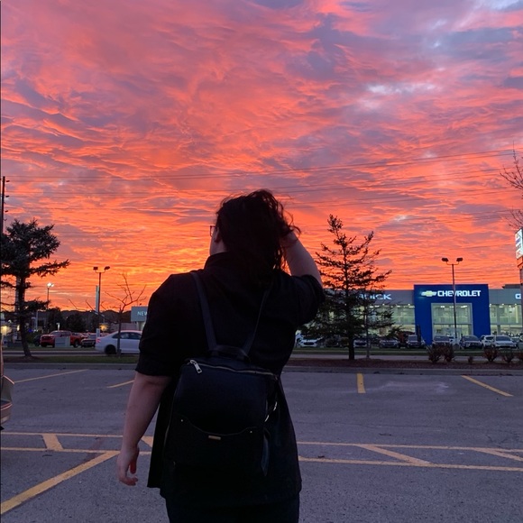 Meet your Posher, Nicole - Picture 1 of 1